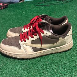 Travis Scott mochas Size 10