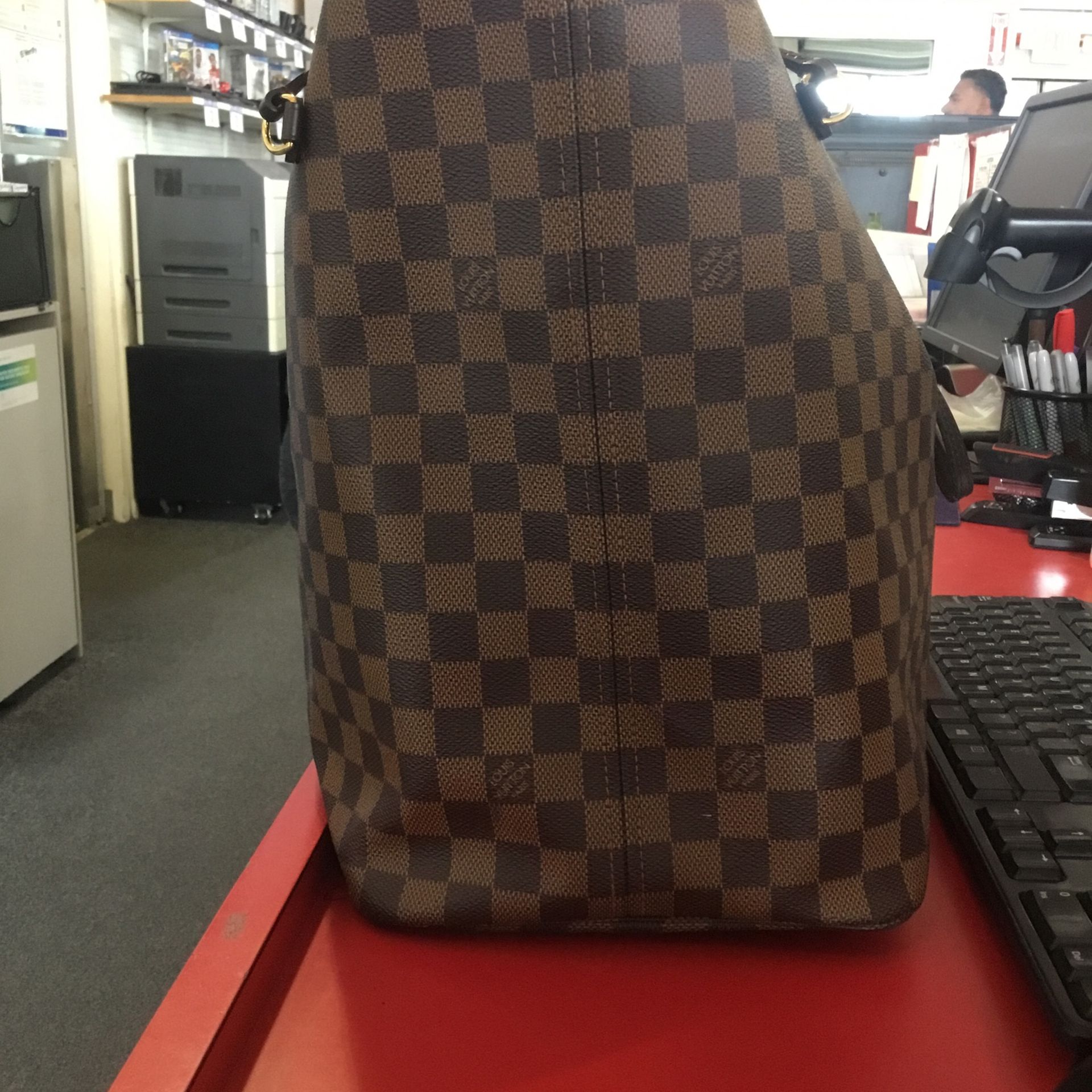 Authentic Louis Vuitton Neverfull MM Monogram with Rose Ballerine Interior  for Sale in Houston, TX - OfferUp