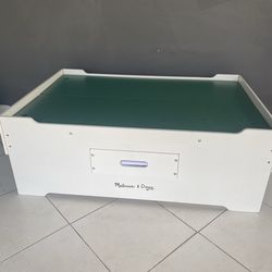 Melissa & doug playing table