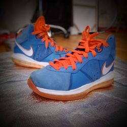 NIKE LEBRONs SIZE 9 LIKE NEW FLYWIRE HARDWOOD CLASSIC