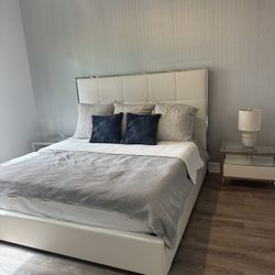 Modani Modern King Bedroom Set – Bed Frame, 2 Nightstands & Large Dresser