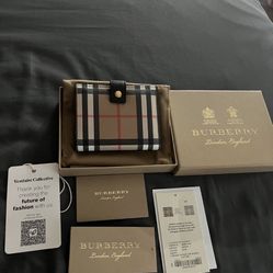 Mint Condition Burberry Wallet For Men Or Women 400$ Or Best Offer 