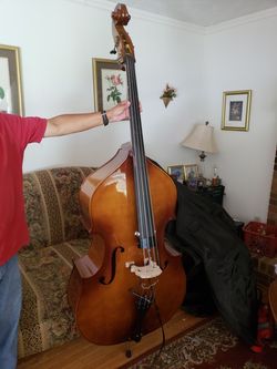 KOHR 3/4 BASE WITH A BEASLEY EKECTEIC AMPLIFIER