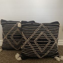 Couch Pillow Set w/Tassels New