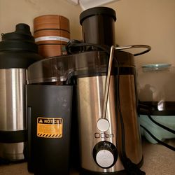 Qcen Juicer Machine, 800W Centrifugal Juicer Extractor with Wide Mouth 3” Feed Chute for Fruit Vegetable, Easy to Clean, Stainless Steel, BPA-free (Bl