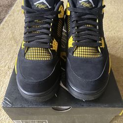 Jordan 4 Retro Thunder / Size 11
