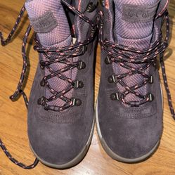 Brand New Columbia Boot Size 7 Women’s 
