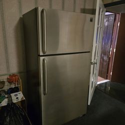 22 Cu Ft Refrigerator 