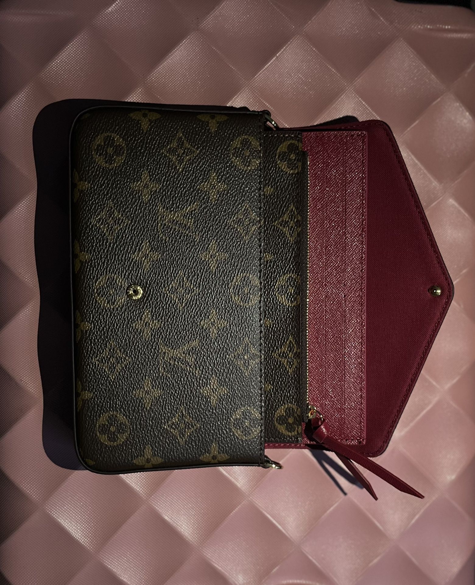 purse with shoulder straps