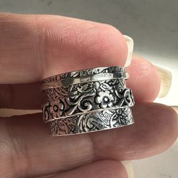 925 Sterling Silver Spinner Ring - I Have This In A Size 6 And 7