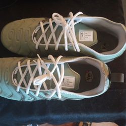 NIKE AIR VAPORMAX PLUS