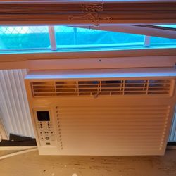 5 Air CONDITIONER  6 MONTHS OLD