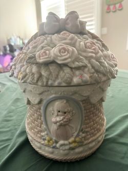 $50 Vintage Precious Moments 1995 cookie jar!