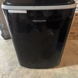Frigidaire Portable Ac. 14000 BTU 
