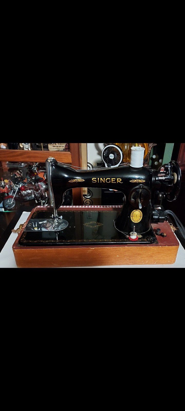 Like New Antique Singer Sewing Machine In Excellent Condition,  $200.00