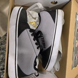 Heelys Kids Size. 6 