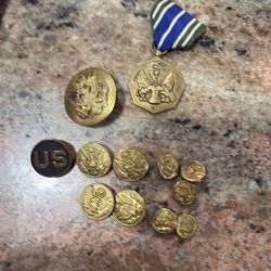 US ARMY bottons and metals very old in good condition