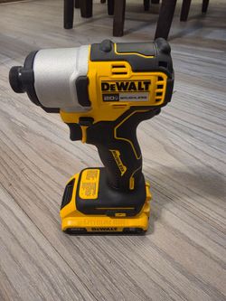 DEWALT 20V Brushless Impact Driver with Battery
