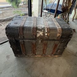 Vintage trunk With Detailed Metal.