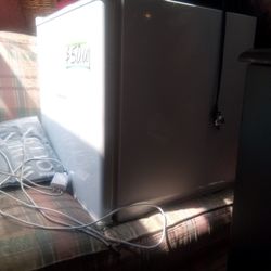 Small Refrigerator