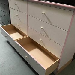 Eight drawers dresser