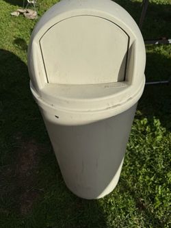 Rubbermaid 15 Gallon Heavy Duty Decorative Trash Can