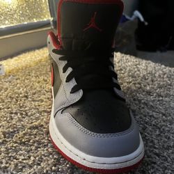 air jordan 1 low gs black /fire red- cement grey size 4.5