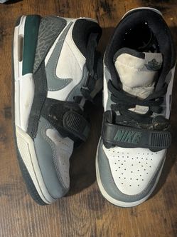 Kids Nike Jordan Legacy 312 (Size 3.5Y)