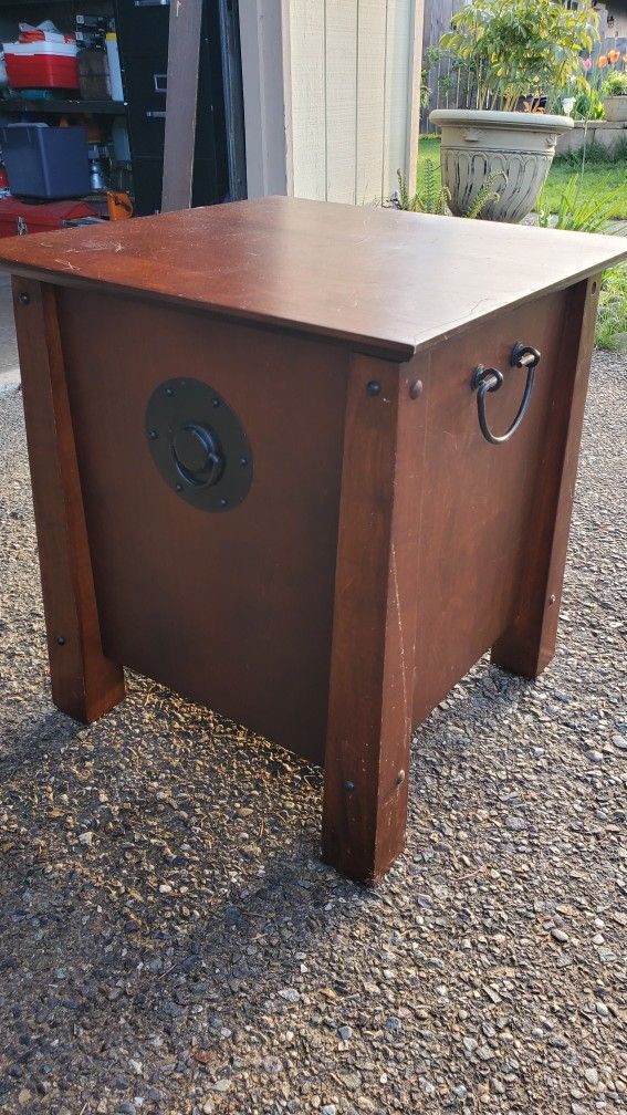End Table Trunk