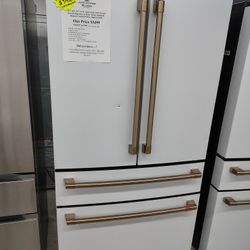 $3499(MSRP$4799) GE CAFÉ French 4 Door Refrigerator With Convertible Drawers and Humidity Control 