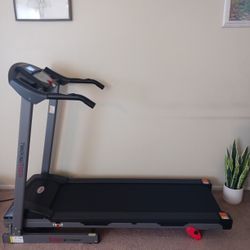 Brand New Treadmill (got it for Christmas two weeks ago) it's too big for my small apartment - New!!