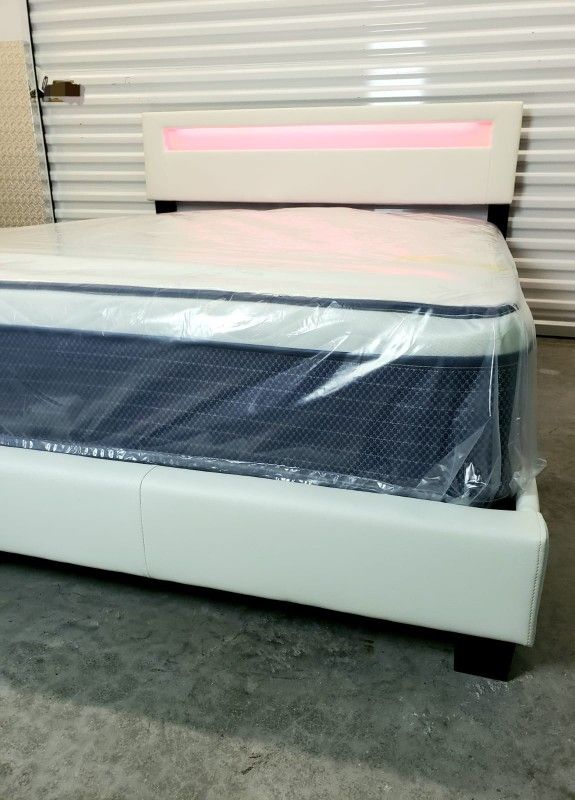 NEW QUEEN PILLOW TOP MATTRESS and BOX SPRING. Bed frame not included 👍