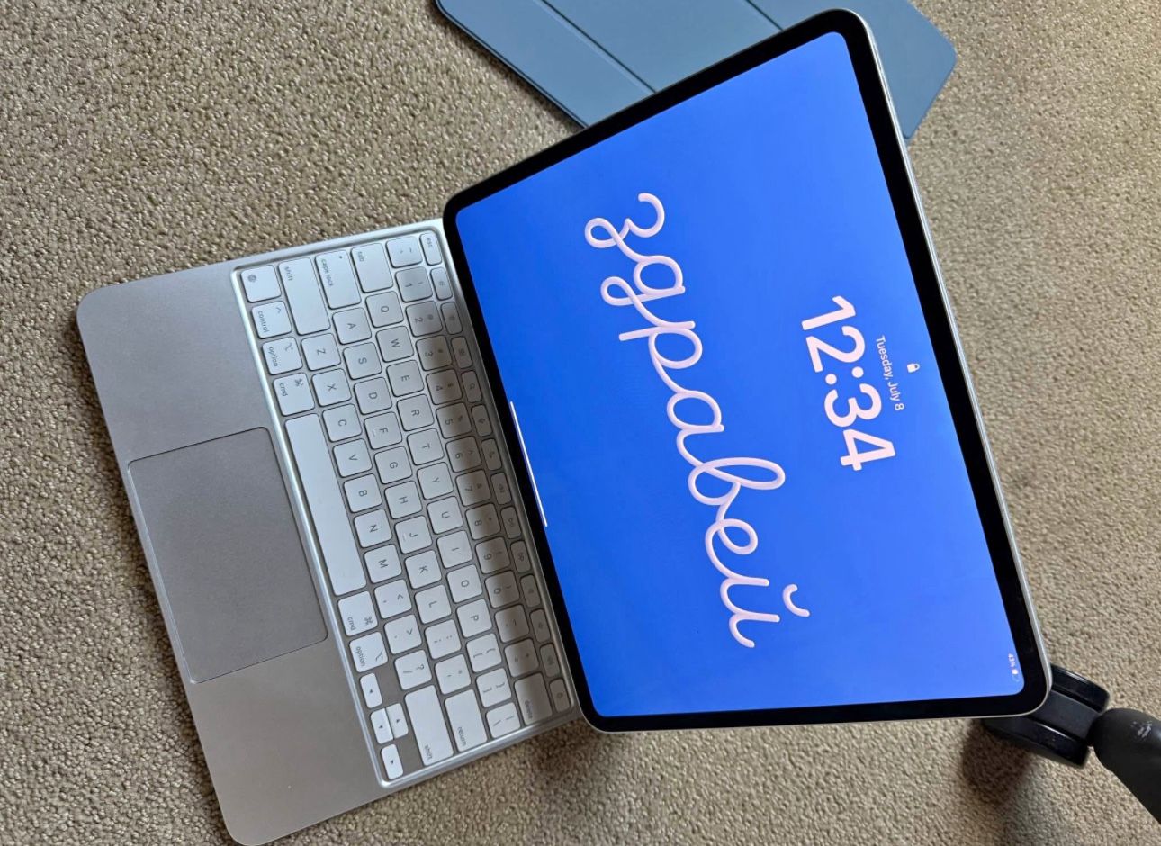 iPad Pro 12.9” (2025) Silver M4 1TB + Magic Keyboard + Folio Case – Bundle Deal!