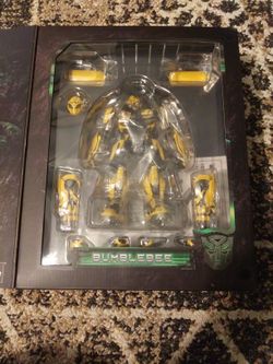 BRAND NEW BUMBLEBEE TRANSFORMERS RISE OF THE BEASTS DLX THREE ZERO MOVIE FIGUREINE