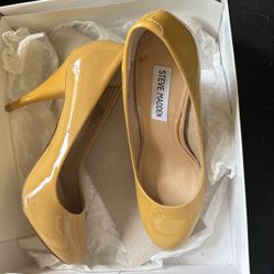 Steve Madden Beige Pump
