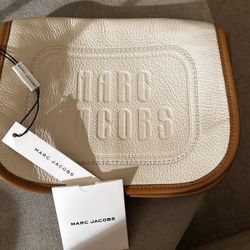 Marc Jacobs pebbled leather cream tan trim purse bag pouch travel