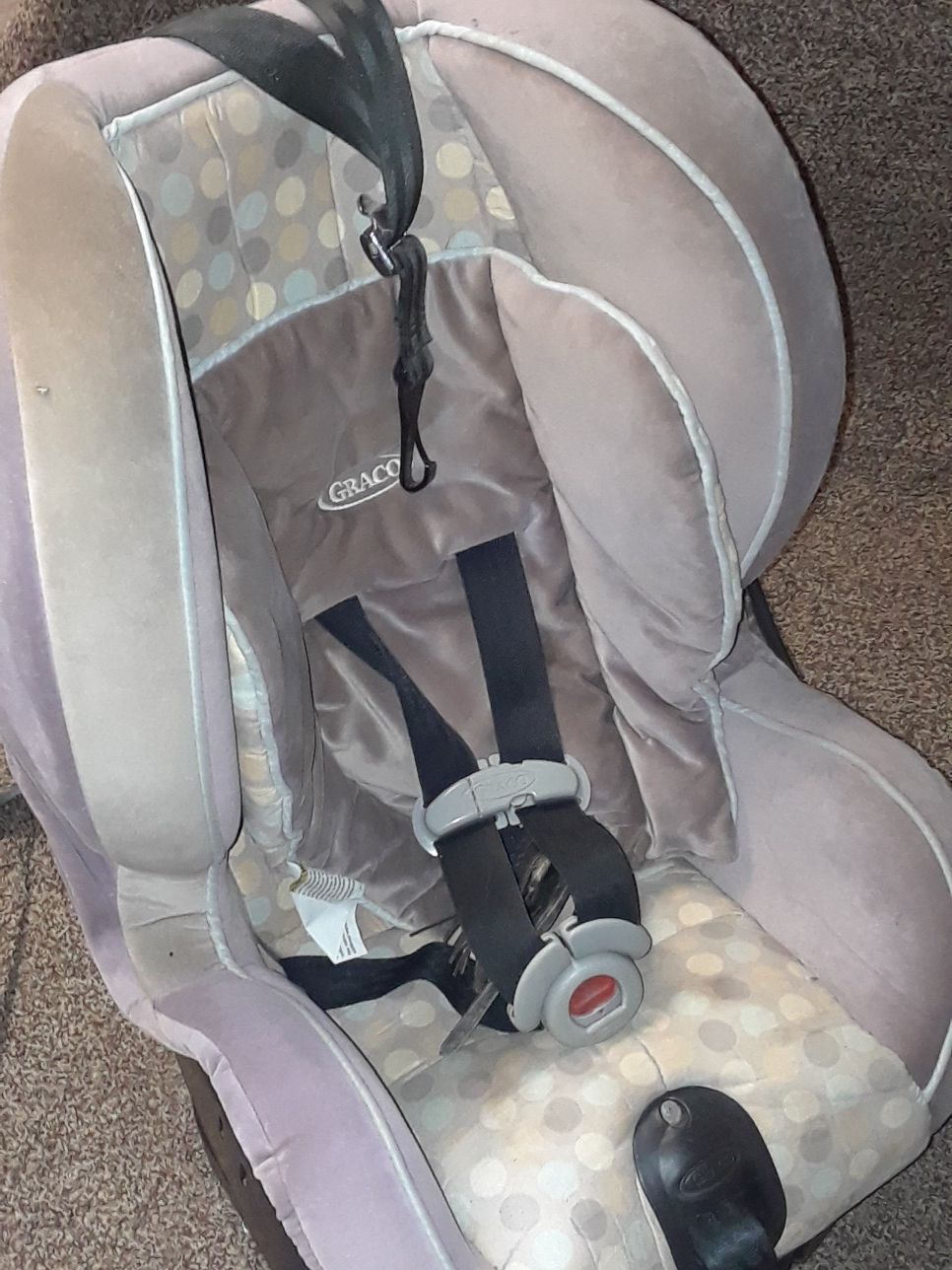 Graco car seat with matching headrest