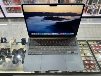 Macbook Air 2022 M2 8GB 256GB Pre-owned