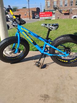Mongoose Kong 7 Speed Mountain bike