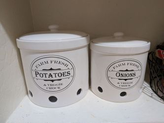 Potatoes and onions ceramic storage