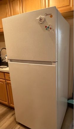 Media refrigerator