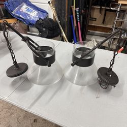 Pendulum lights