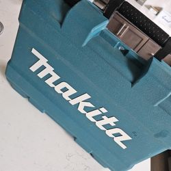 Makita Reciprocating Saw 12V MAX, With 2 Batteries  Rarely Used