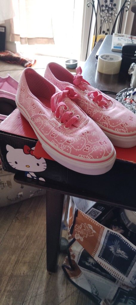Tenis shoes, Hello kity Vans