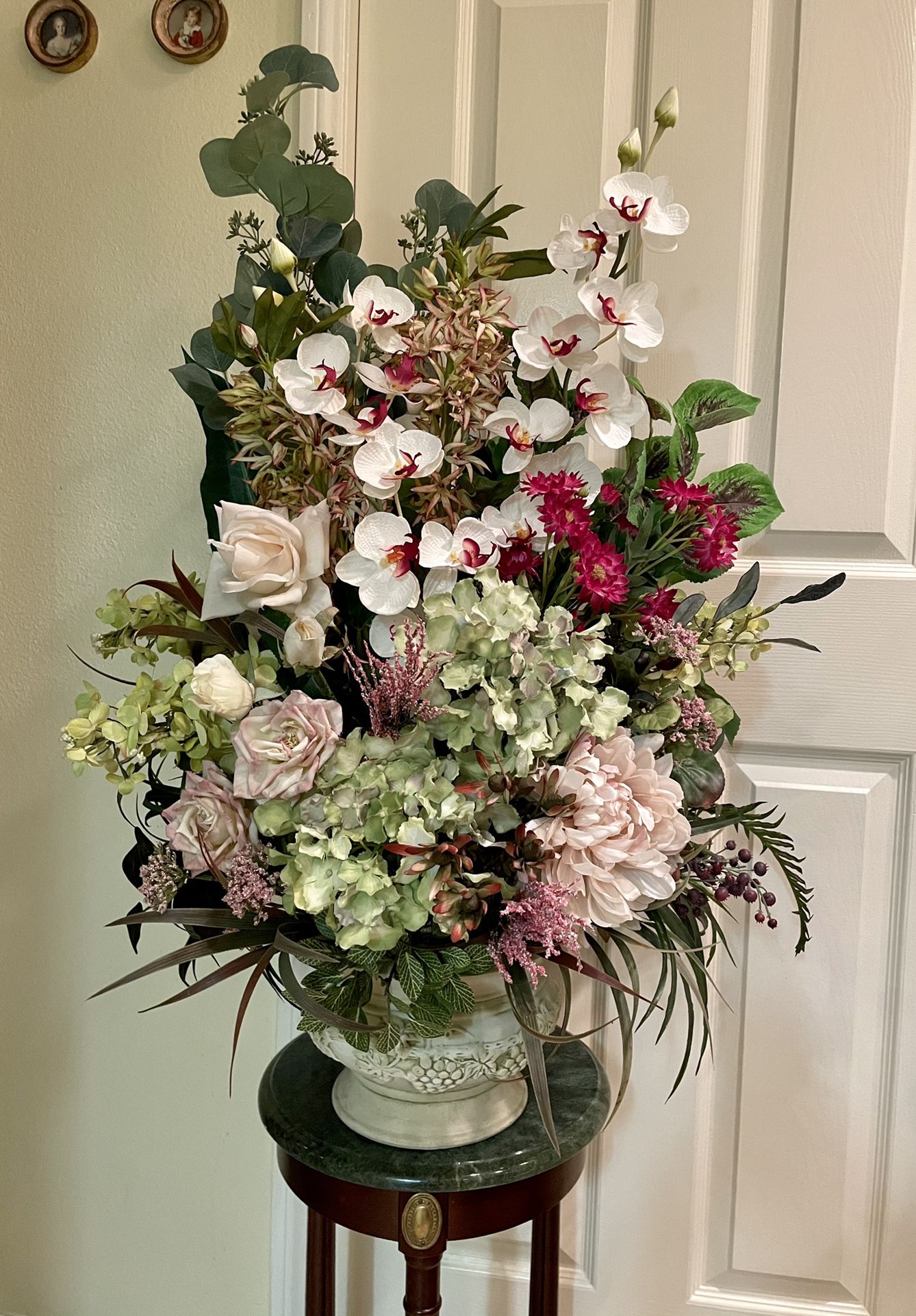 GORGEOUS FLOWER ARRANGEMENT