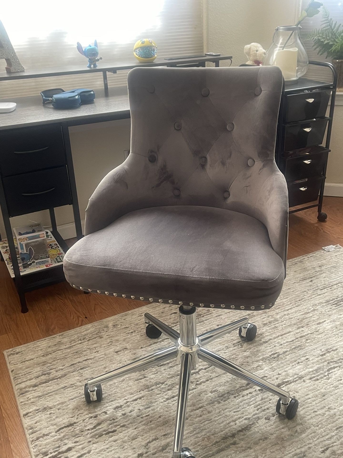 Swivel Desk Chair With Wheels - Excellent Condition
