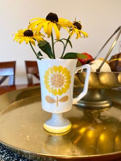 Vintage 70s pedestal cup