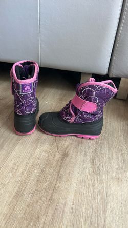 Girls snow boots size 9