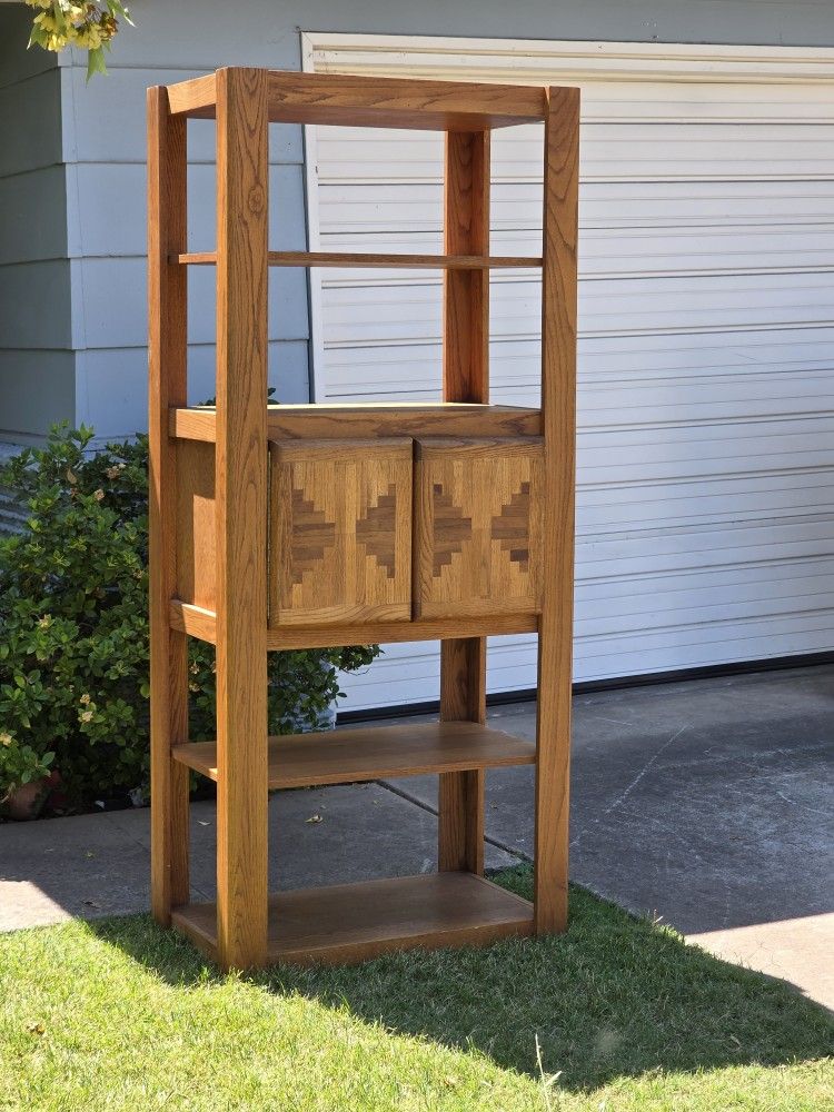π Beautiful Solid Wood Vintage Bar / Display Cabinet