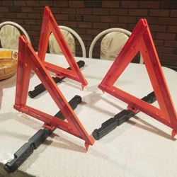 EMERGENCY TRIANGLES SET 